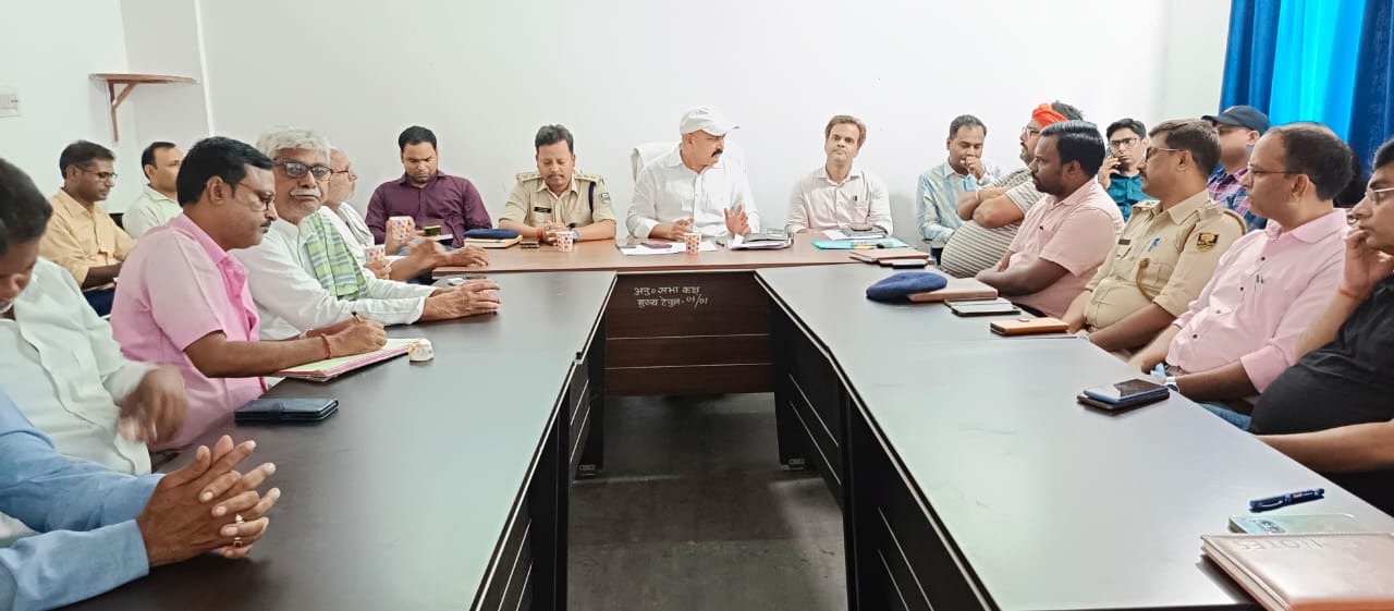 मोहर्रम को लेकर उदाकिशुनगंज अनुमंडल स्तरीय शांति समिति की हुई बैठक